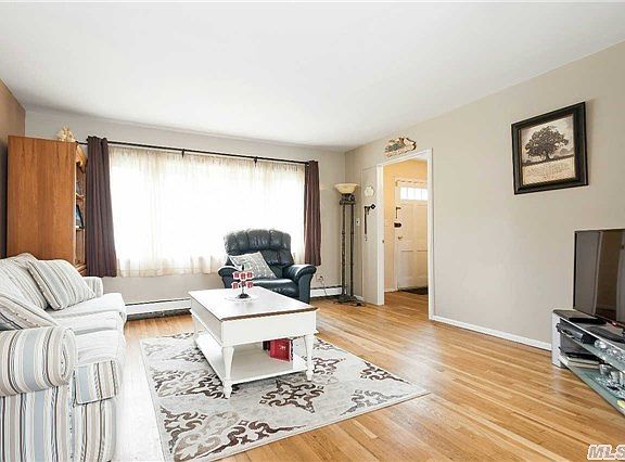 3rd image of 104 Prairie Dr