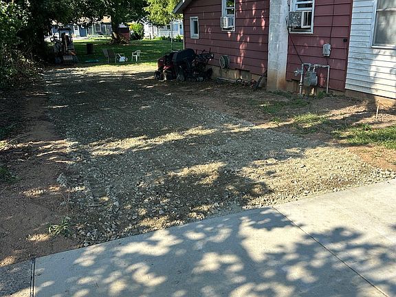 4th image of 719 Hodgson St