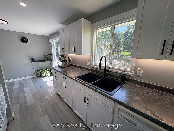 3rd image of 23 Valleyside Dr