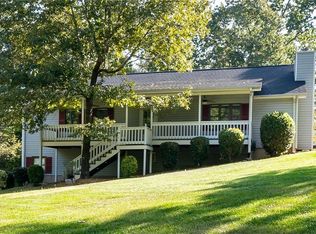 20 Country Ln, Cartersville, GA 30121