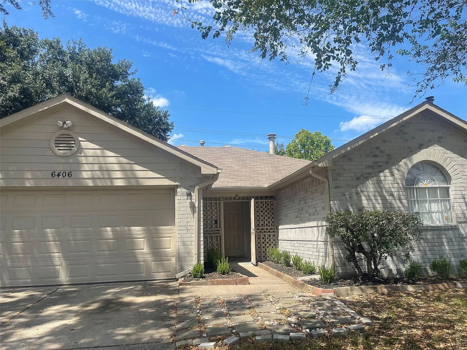 4 bed, 2.0 bath, 1496 sqft, $2,000 — Photo 3