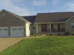371 Hillcrest Dr, Farmington, MO 63640