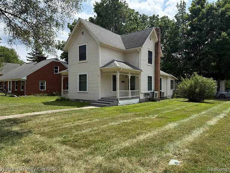 825 W Main St — Photo 3