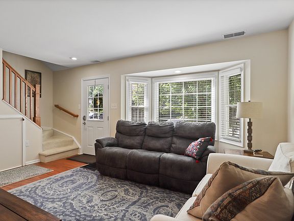5th image of 9852 Oakdale Woods Ct