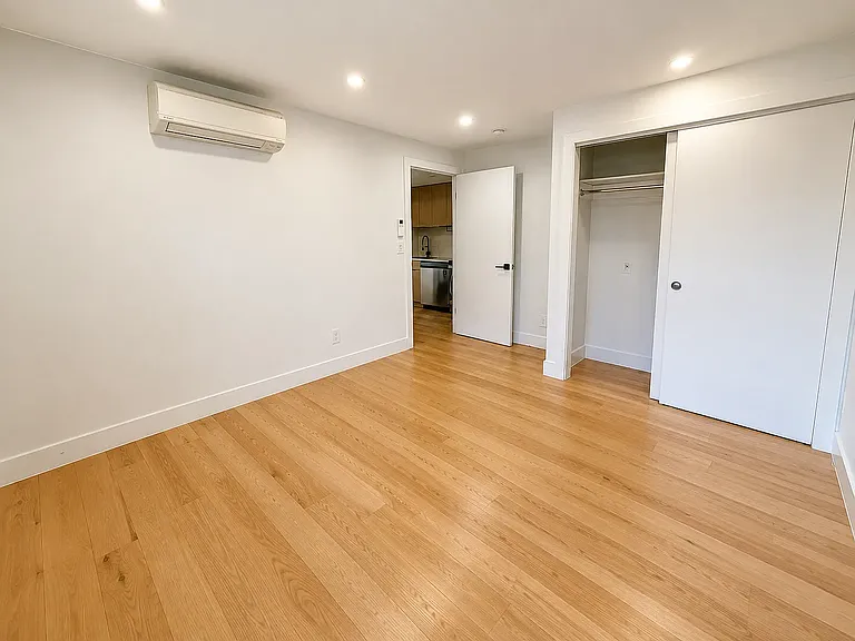 407 Graham Ave #1 — Photo 5