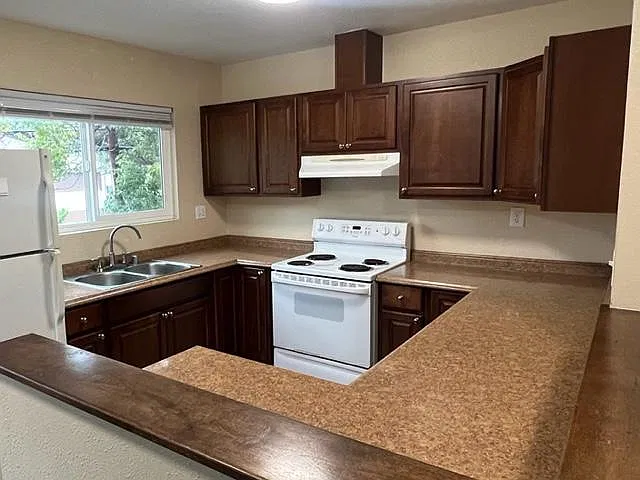 2 bed, 1000 sqft, $2,995 — Photo 2
