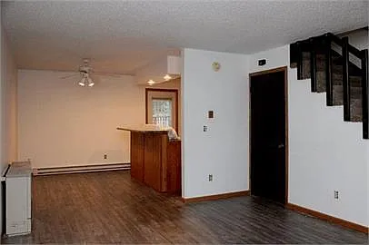 340 W Elm St — Photo 4