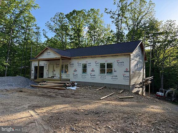 3rd image of 523 Oak Hill Rd