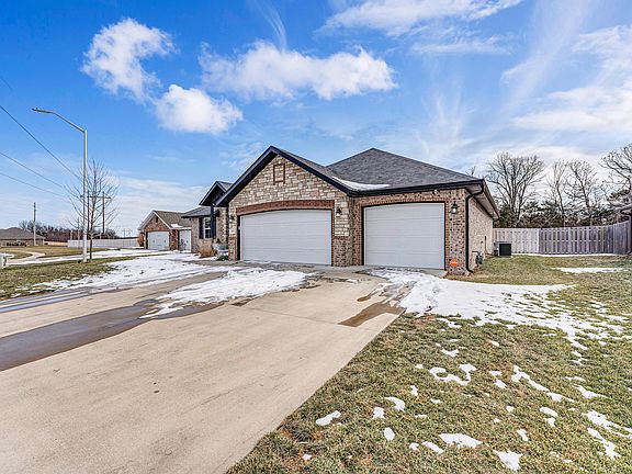 2nd image of 4152 W Sycamore Drive