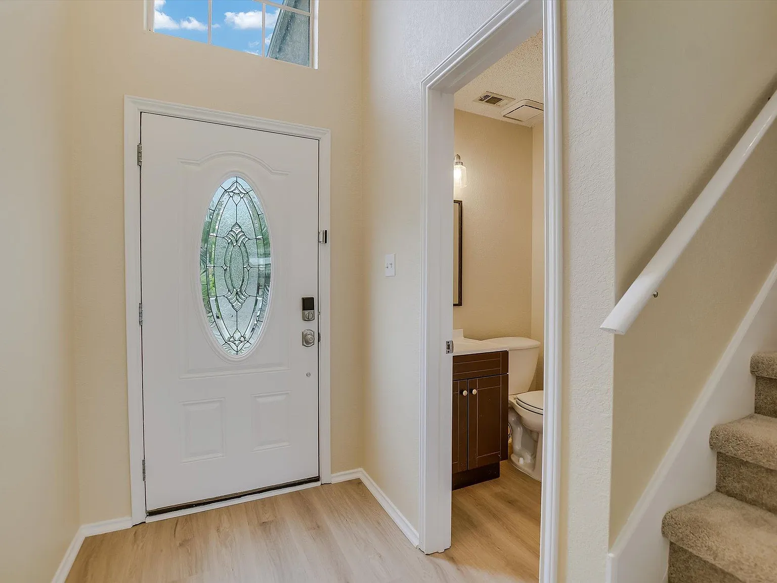 3 bed, 2.5 bath, 1506 sqft, $2,000 — Photo 2