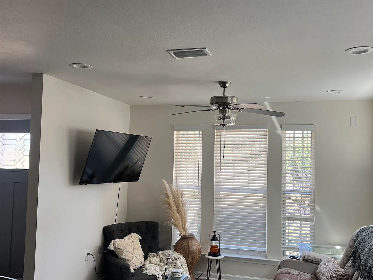 3 bed, 2.5 bath, 1236 sqft, $2,500 — Photo 3