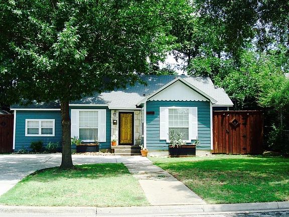 2nd image of 1013 W Avenue F