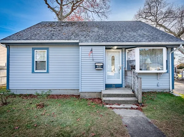 34 Wamsutta Ave, Acushnet, MA 02743