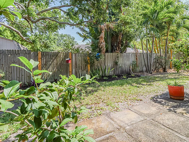 1057 6th Ave #B7 — Photo 20