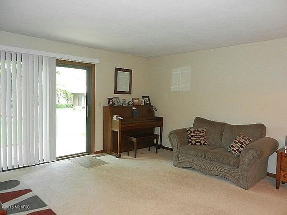 5th image of 283 Winsted Ave #43