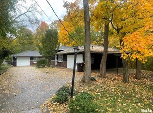 823-825 W Ravinwoods Rd, Peoria, IL 61615