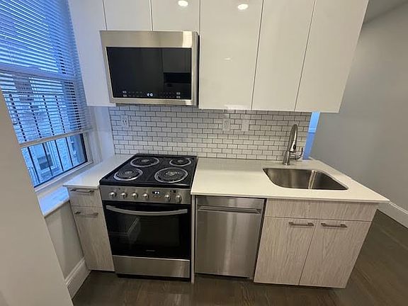3rd image of 113 Park Dr #34