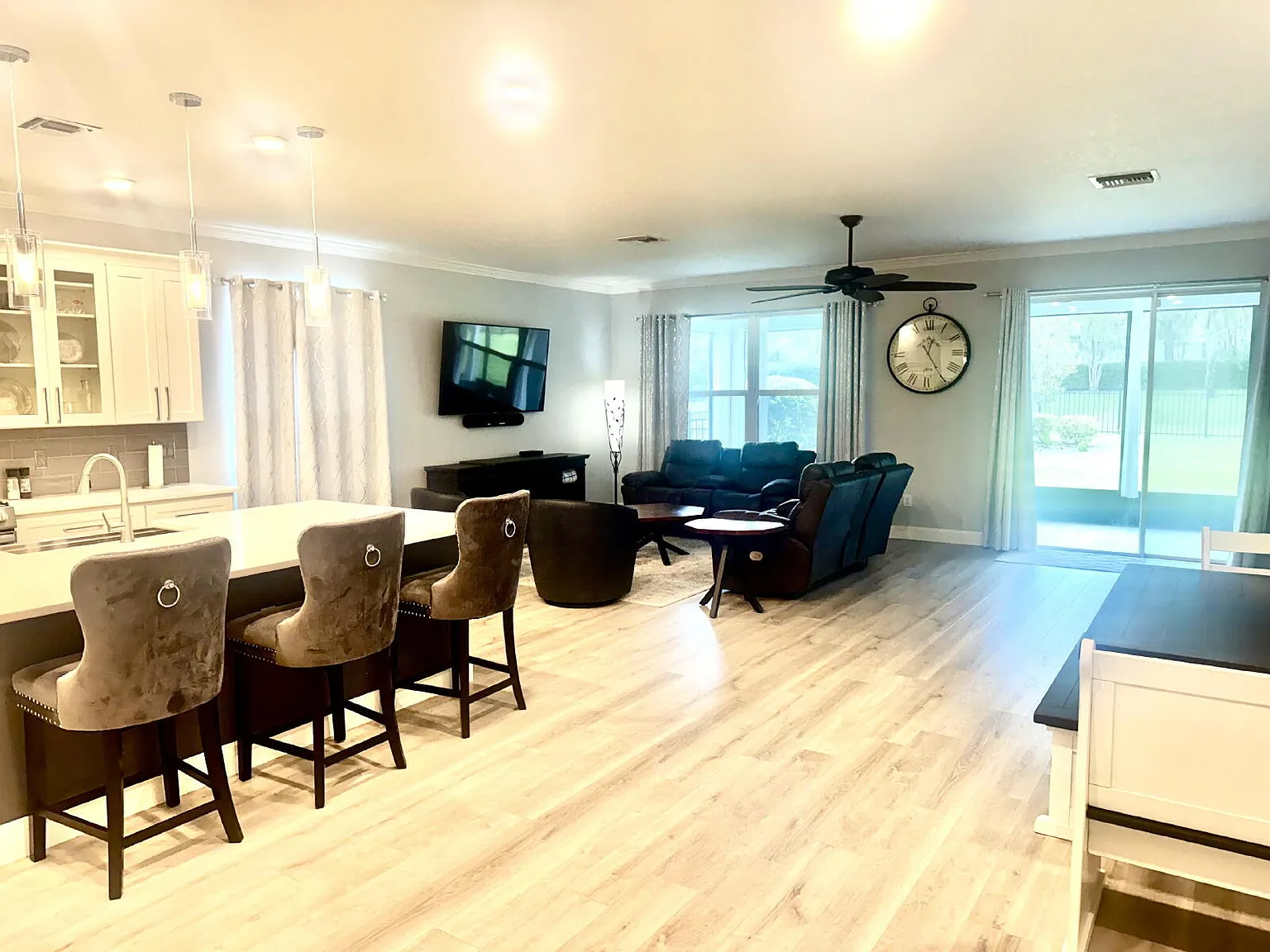 2 bed, 2.0 bath, 1983 sqft, $2,900 — Photo 4