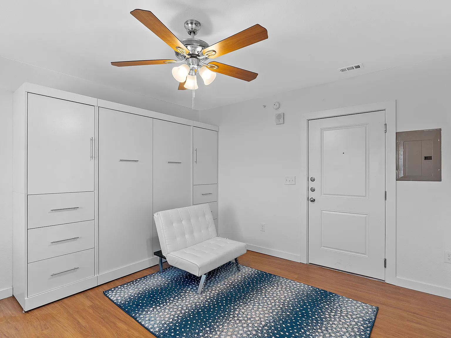 Studio, 300 sqft, $1,000 — Photo 2