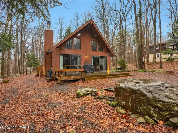 58 W Sheffick Dr, Gouldsboro, PA 18424