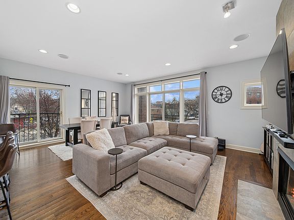 2nd image of 3056 N Oakley Ave APT 2N