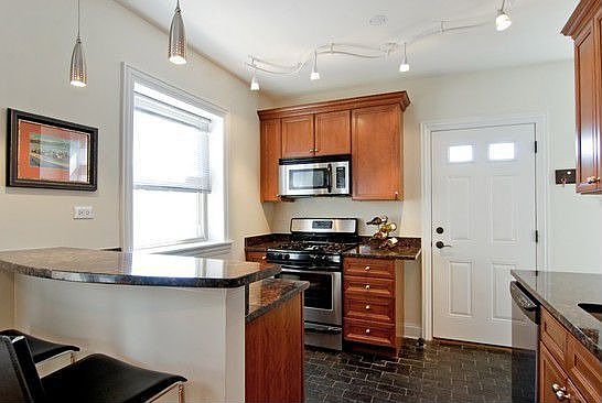 3rd image of 5076 N Wolcott Ave #9-3