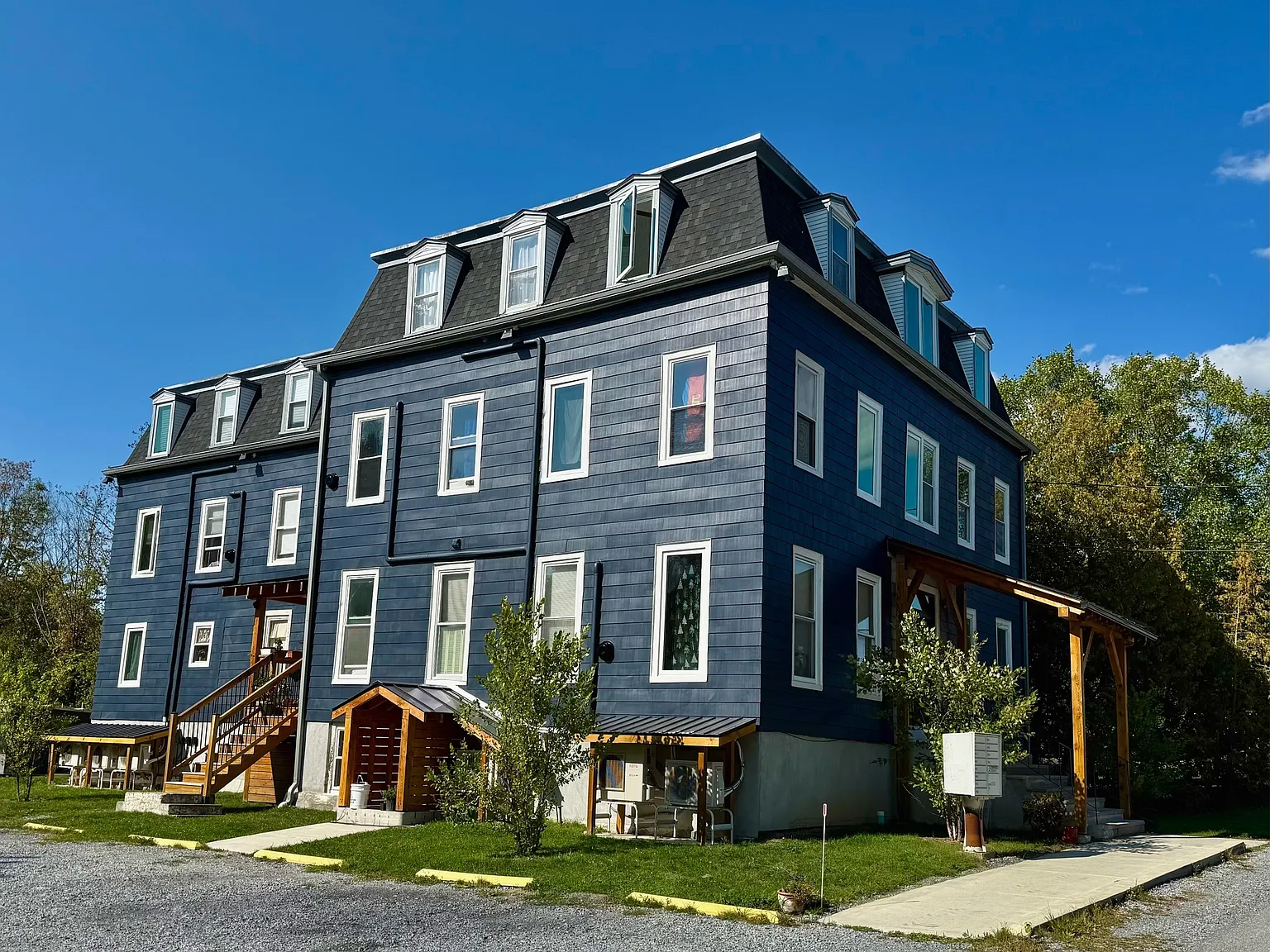 4 Bixby Hill — Photo 1