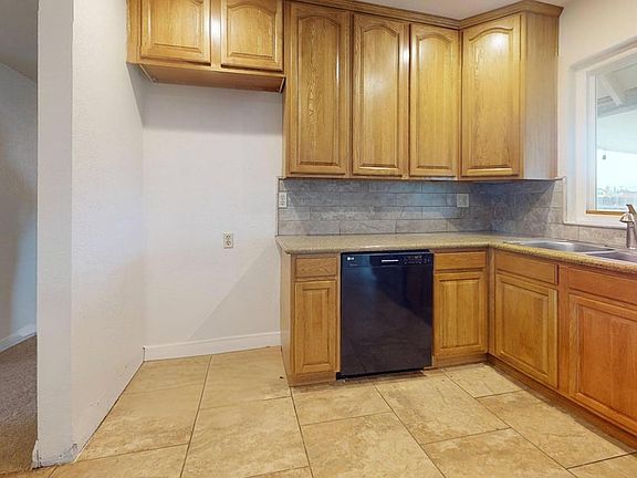 5th image of 1015 Tenaya Ct