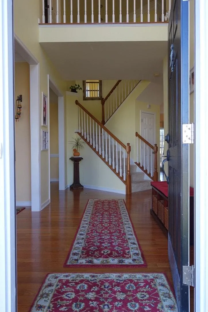 Foyer - 5817 Ketterley Row
