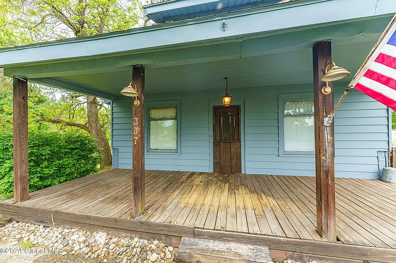 4th image of 337 Hudson Avenue