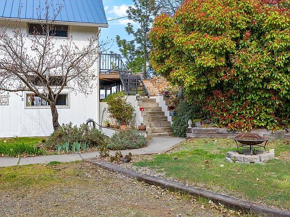 3rd image of 345 Carmen Rd