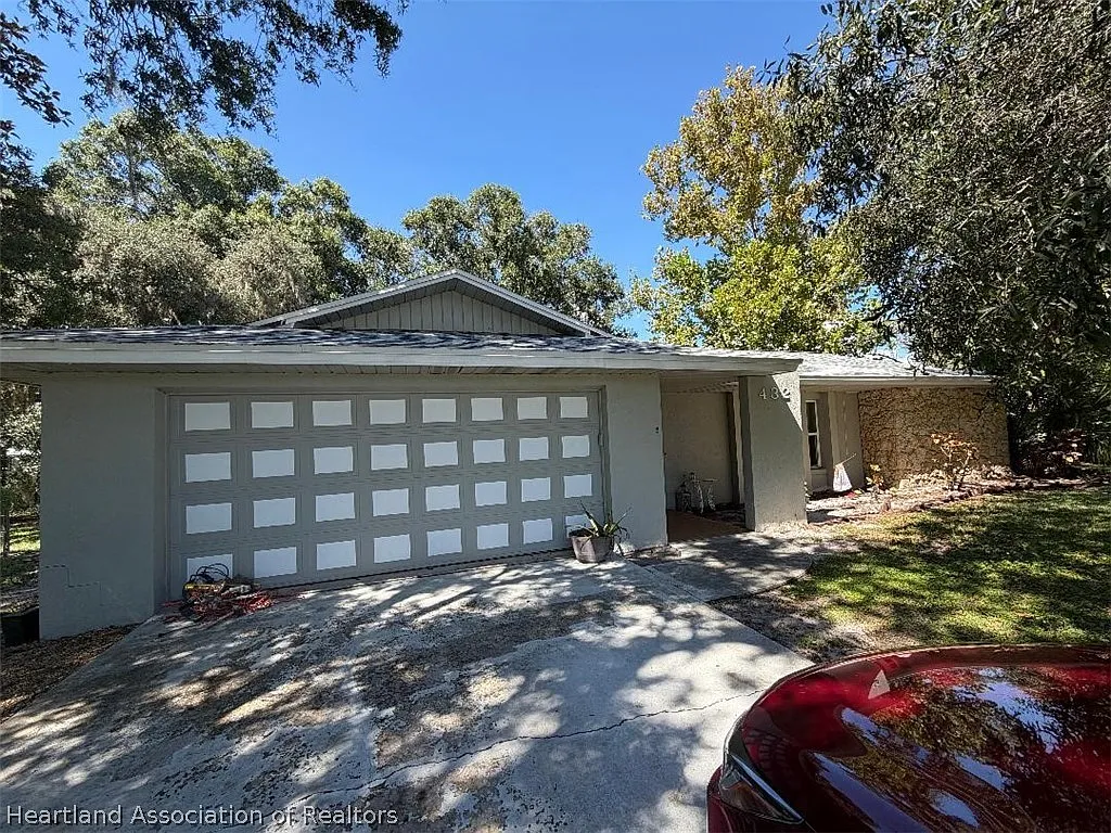 3 bed, 2.0 bath, 1692 sqft, $1,900 — Photo 1