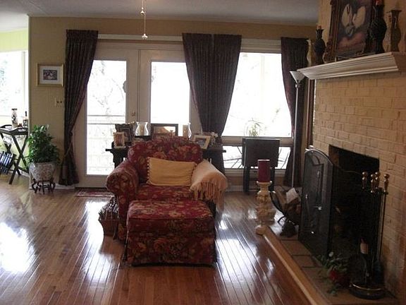 4th image of 1610 Woodmont Dr