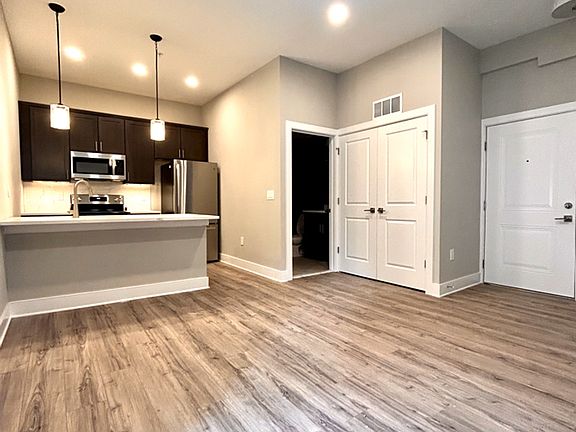 4th image of 94-98 W Main St #304