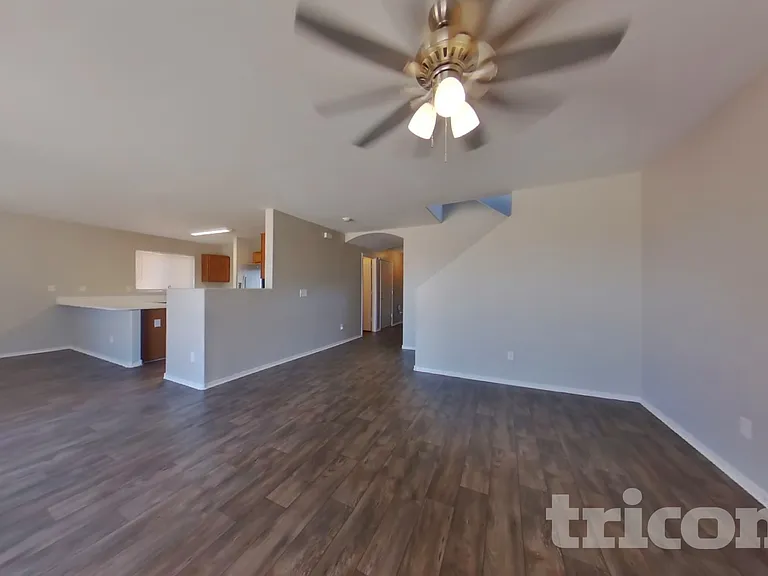 4846 N 113th Dr — Photo 2