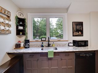 210 John St, Pocono Pines, PA 18350