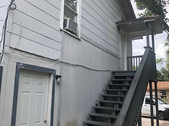 3rd image of 2148 Willard St