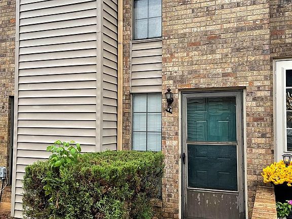 2nd image of 3230 Pearl St #6-1