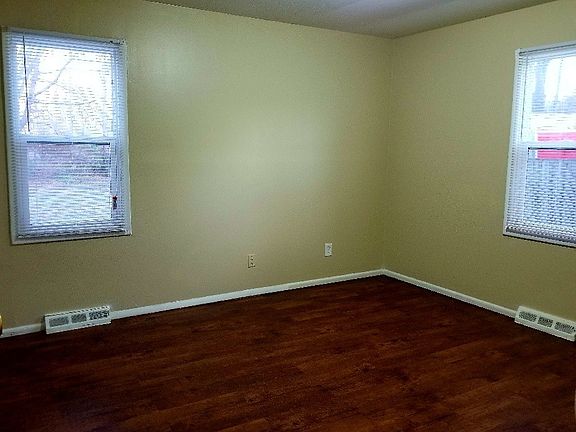 3rd image of 11117 Herrick Ave