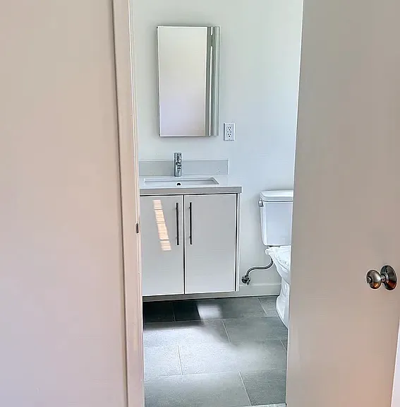 8222 De Longpre Ave #6 — Photo 14