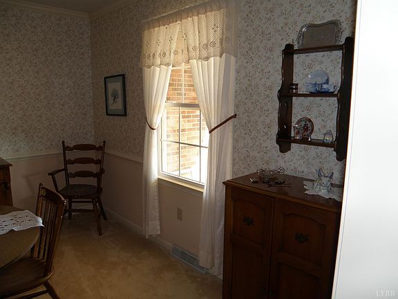5th image of 127 Mockingbird Cir