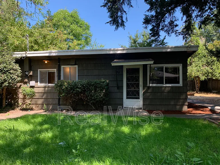 940 SE North St — Photo 53