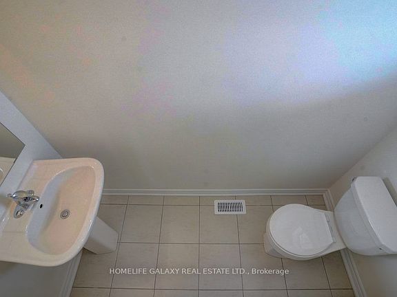 4th image of 11 Northglen Blvd