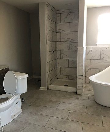 5th image of 303 Jeanette Dr