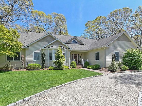 2nd image of 1115 Arrowhead Ln