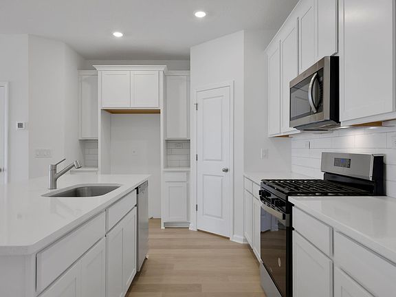 4th image of 37 Kingsville Court St