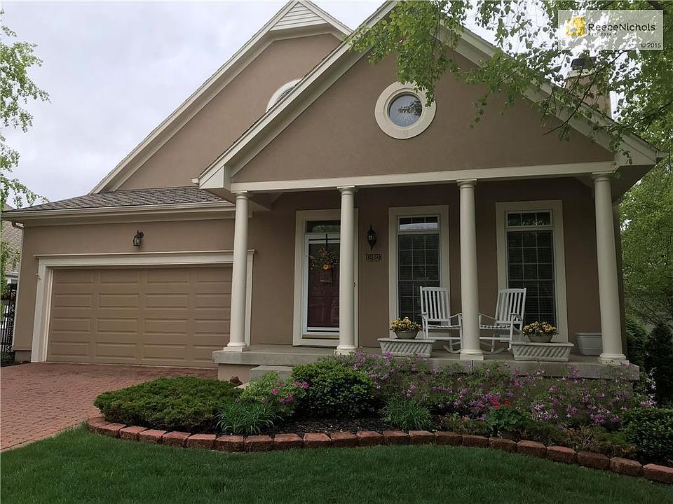 Flowers are in bloom and home looks awesome!    Perfection inside