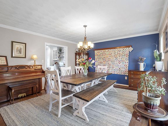 4th image of 701 Joan Cir