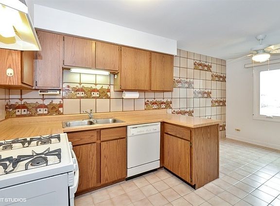 3rd image of 340 Ashland Ave