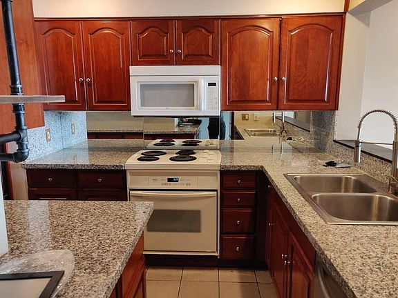4th image of 420 Melrose Ave E APT 902